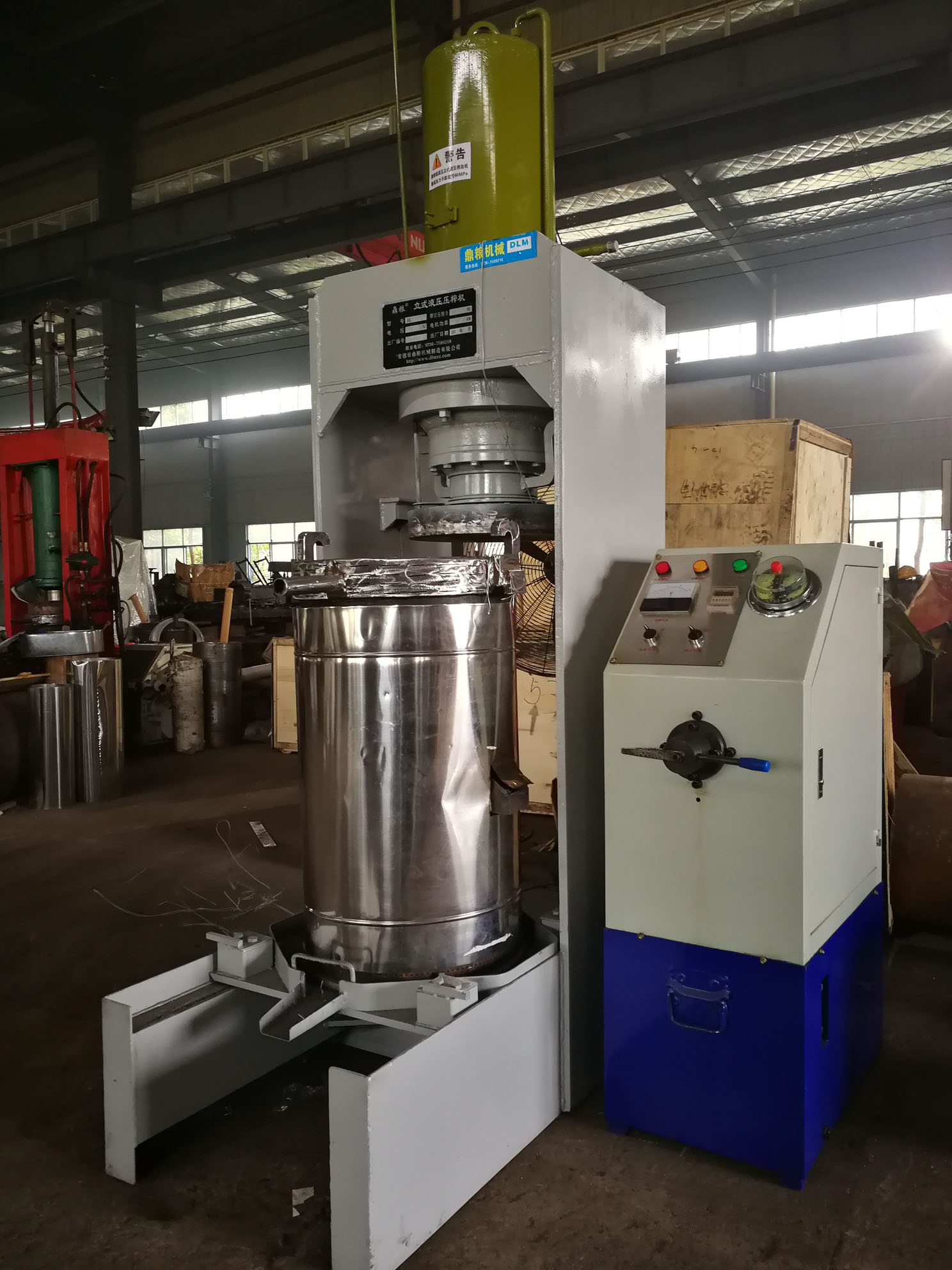 不銹鋼超高壓立式液壓壓榨機，果汁壓榨機，果渣壓榨機，藥材壓榨，油渣處理，白土壓榨